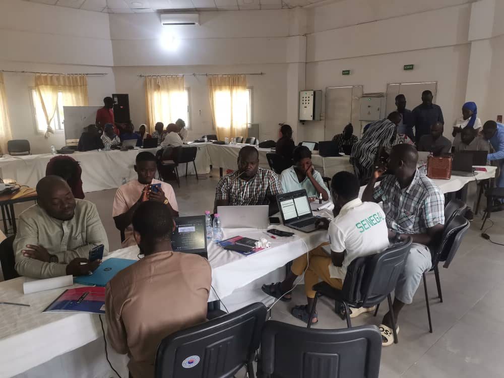 Formateurs au travail pendant l'atelier APC