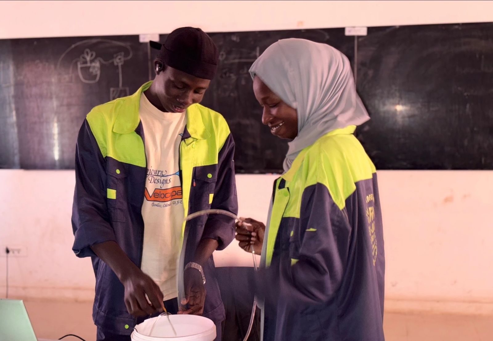 Atelier d'irrigation automatisée : travail en binôme